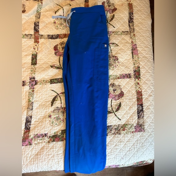 2 PAIRS - Figs Yola Skinny Scrub Pant 2.0, size Small Tall - Picture 1 of 2